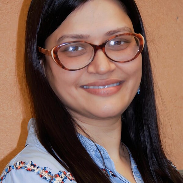 Headshot of Neetika Gupta