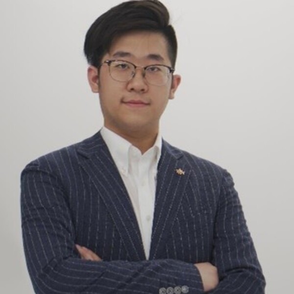 Photograph of Dr. Simon Zhou